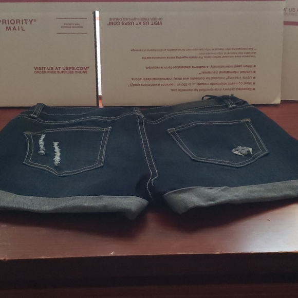 Low Waist distressed jean shorts women - Picture 11 of 13